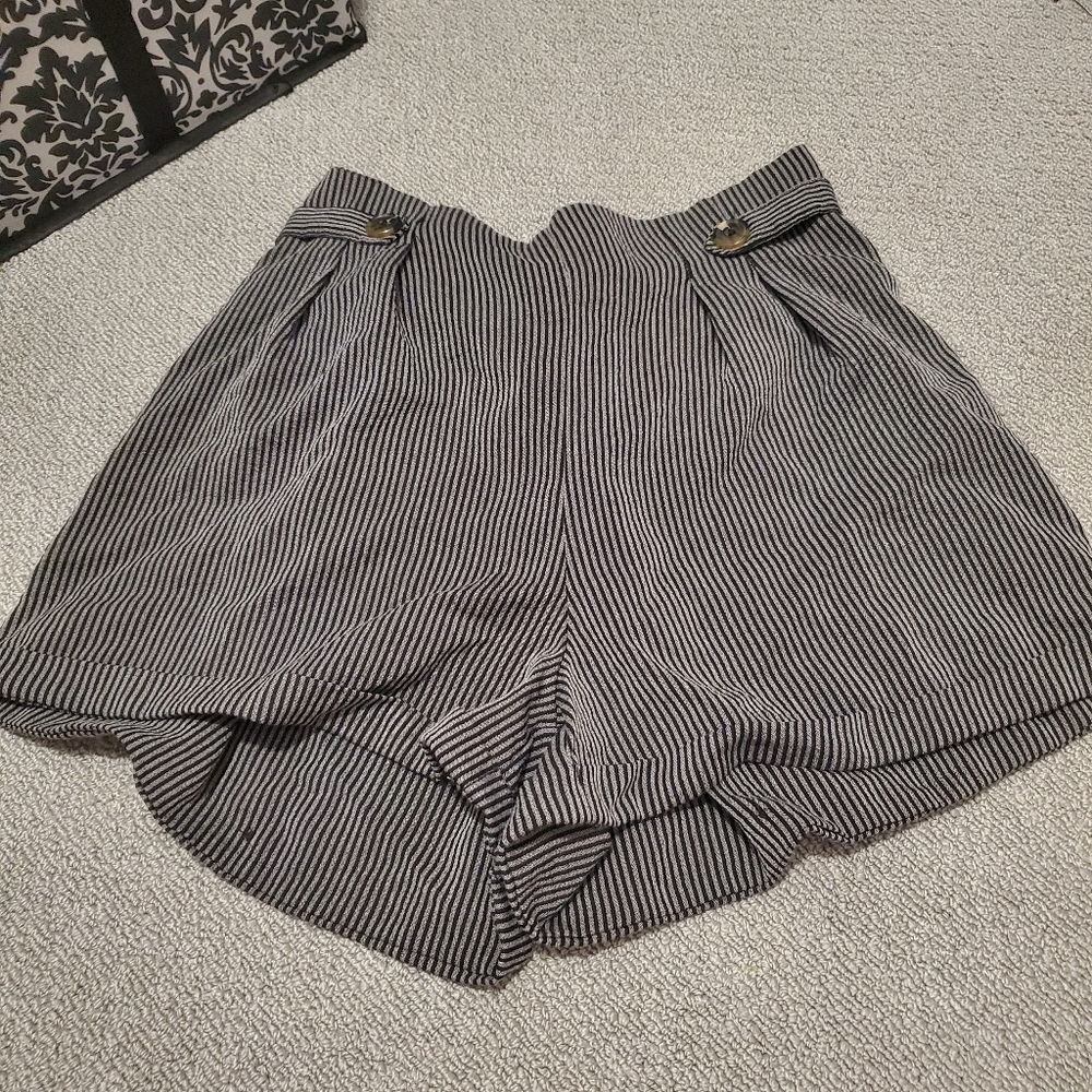Striped high waisted elastic waist shorts